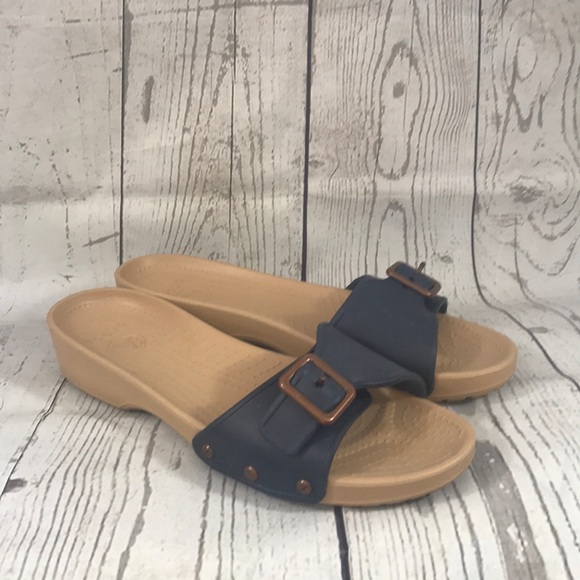 crocs sarah wedge sandal